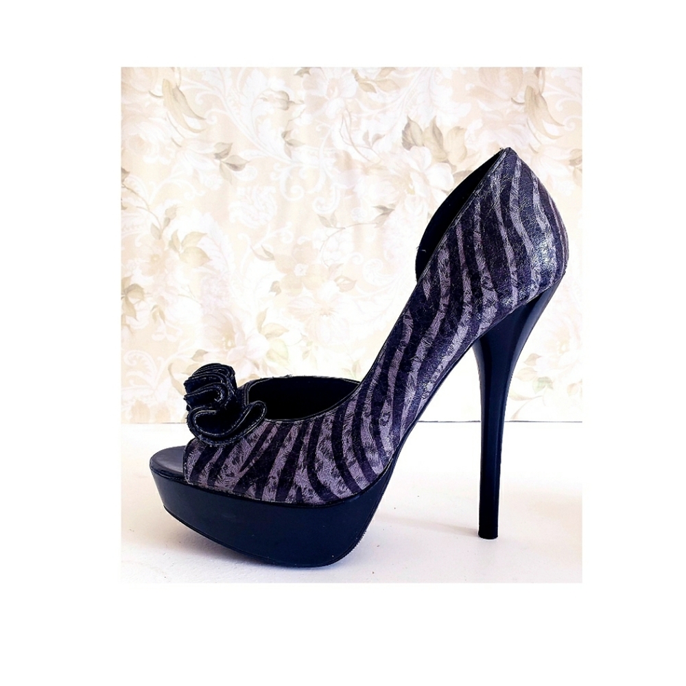 SPEED LIMIT 98 BLACK/GREY ANIMAL PRINT HEELS